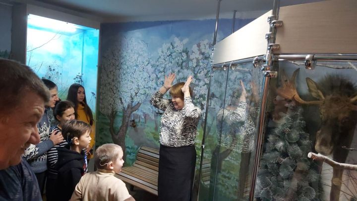 Уникальная экскурсия для глухих прошла в музее Лениногорска