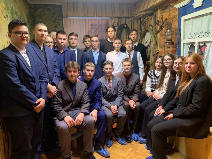 Студенты Лениногорского нефтяного техникума познакомились с выставкой «Народное богатство»