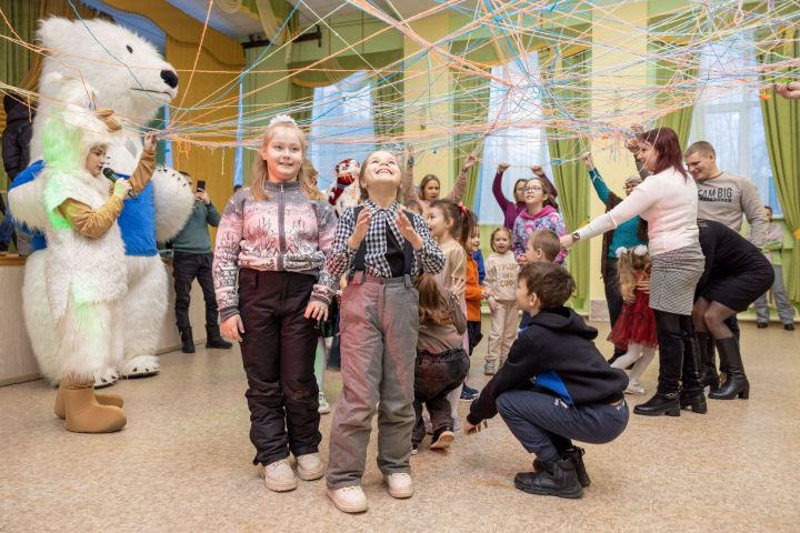 Одними из первых ощутили вкус приближающегося праздника семьи нефтяников Лениногорска, воспитывающие детей с ограниченными возможностями здоровья