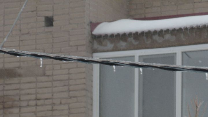 Ледяной дождь в Лениногорске вызвал обрывы проводов в районе