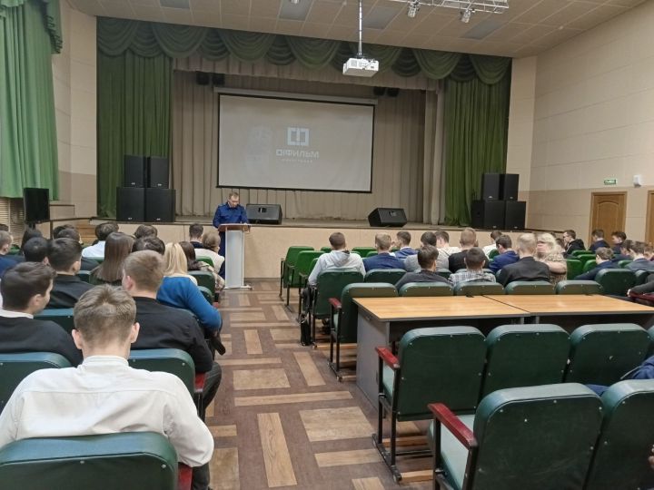 Сотрудник прокуратуры встретился со студентами Лениногорского нефтяного техникума