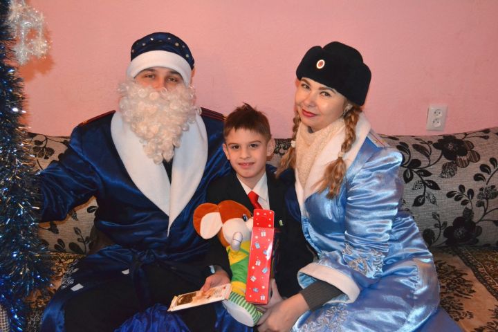 Акция «Полицейский Дед Мороз» проходит в Лениногорске