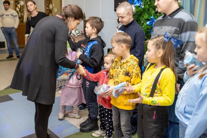 Одними из первых ощутили вкус приближающегося праздника семьи нефтяников Лениногорска, воспитывающие детей с ограниченными возможностями здоровья