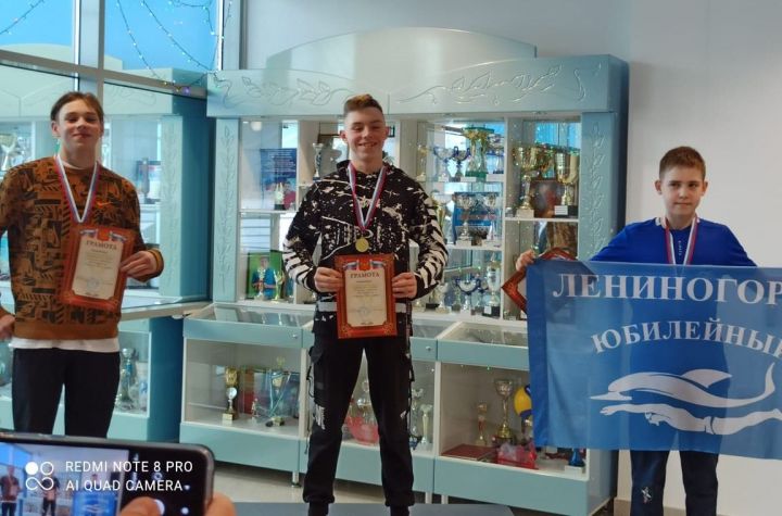 Лениногорские пловцы закончили 2022 год очередными победами