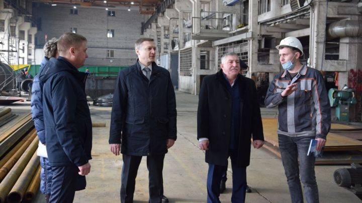Сегодня в Лениногорск с рабочей поездкой прибыл министр промышленности и торговли Татарстана Альберт Каримов.