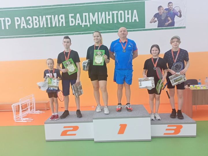 В Лениногорске прошел турнир по бадминтону