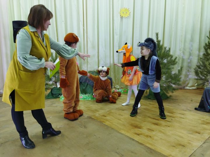 В селе Шугурово Лениногорского района показали премьеру детского спектакля
