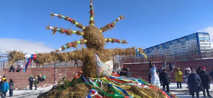 Лениногорцы зазывали весну и провожали зиму в парке «Юбилейный»