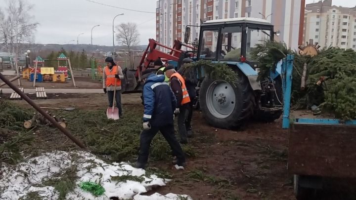 Лениногорцы вышли на первый апрельский субботник