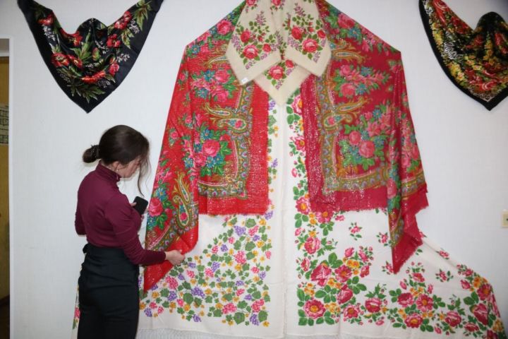 В Лениногорском краеведческом музее проходит выставка платков
