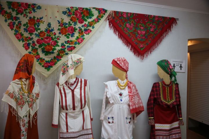 В Лениногорском краеведческом музее проходит выставка платков