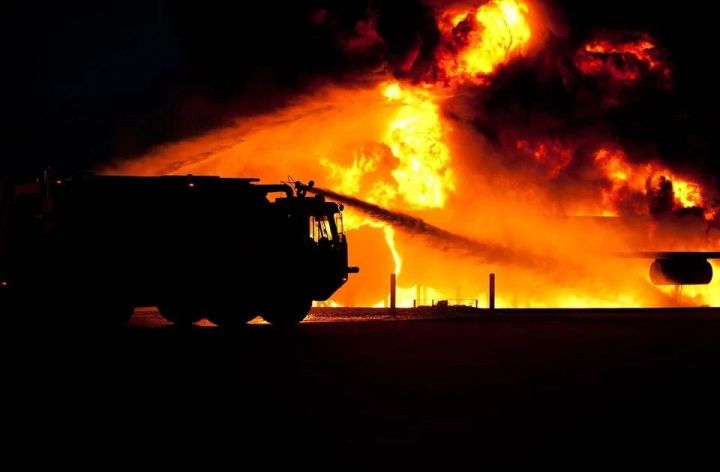На масштабном пожаре под Курганом помогают челнинские волонтёры