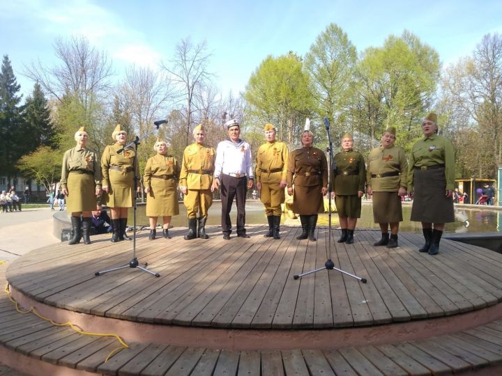 На фонтане "Балерины" прошла интерактивная площадка "Песни Победы"
