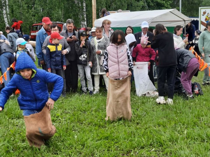 На Сабантуе  сотни лениногоцев  и гостей праздника приняли участие в национальных играх