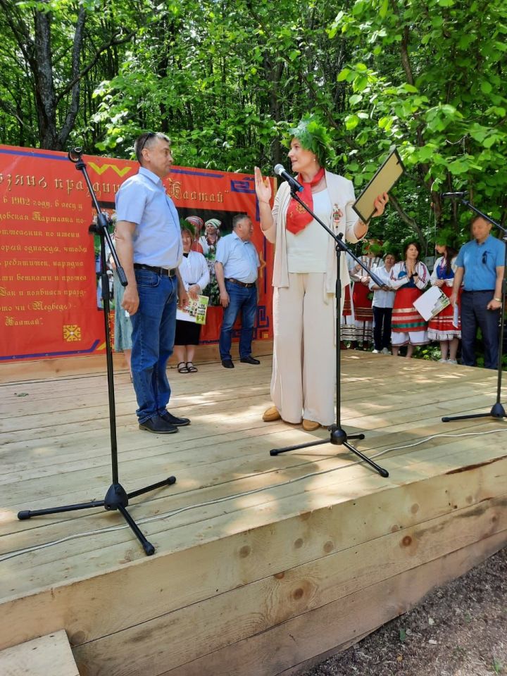 На обрядовой полянке уникального праздника  Балтай в Татарствне звучат старинные мордовские песни