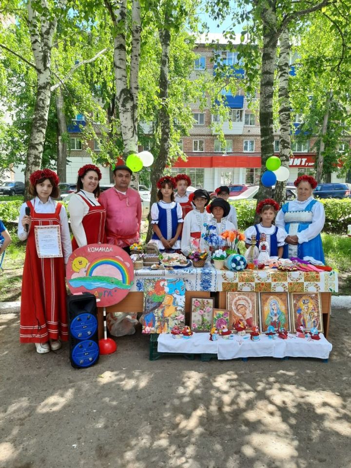 Приемные семьи из Лениногорска приняли участие в Республиканской ярмарке