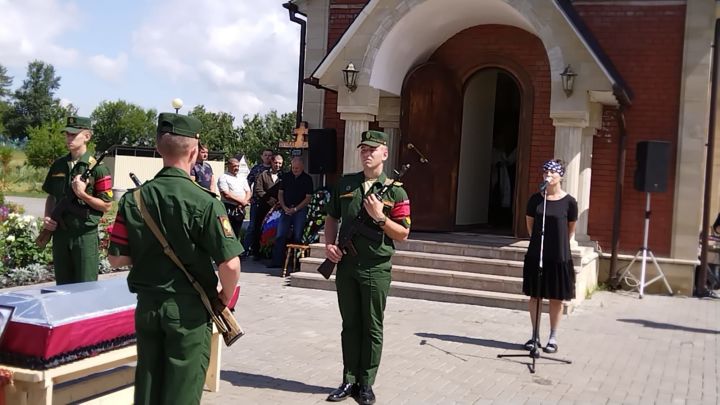 В Лениногорском районе простились с солдатом-контрактником
