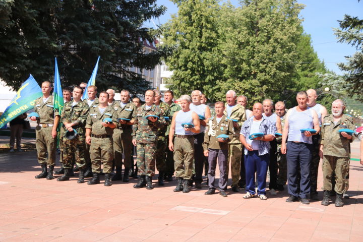 Сегодня, 2 августа, в Лениногорске отмечали свой праздник десантники