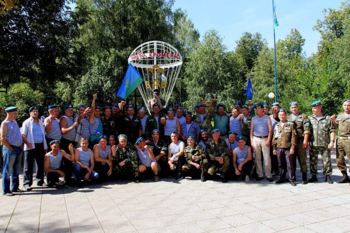 Сегодня, 2 августа, в Лениногорске отмечали свой праздник десантники