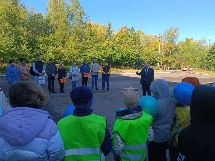 ШАГАЮЩИЙ АВТОБУС В ЛЕНИНОГОРСКЕ