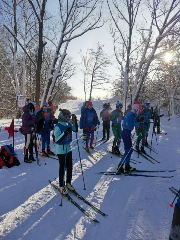Соревнования по бегу на лыжах на призы Деда Мороза  прошли в лесопарковой зоне Лениногорска