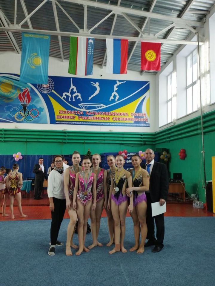 Спортивные акробатки Лениногорска вернулись с Международного турнира с медалями!