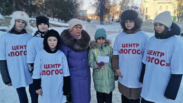 В Лениногорске раздавали людям символические кусочки «блокадного» хлеба