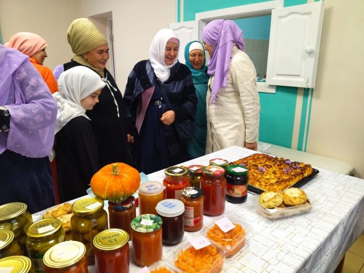 В мечети Лениногорска прошла благотворительная ярмарка для оказания помощи онкобольной жительнице города