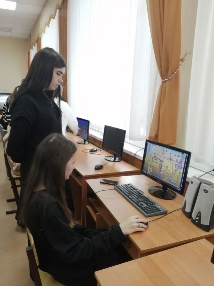 Школьники Лениногорска прошли профессиональные пробы в Лениногорском нефтяном техникуме