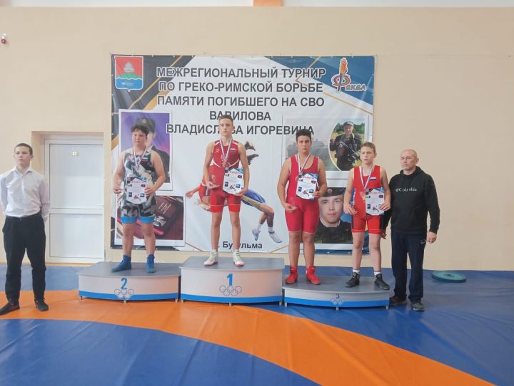 Борец из Лениногорска стал победителем межрегионального турнира по греко-римской борьбе