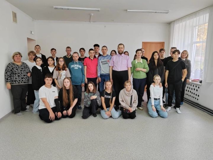 В центре для детей-инвалидов «Дари Добро» в Лениногорске волонтёры провели игровую программу