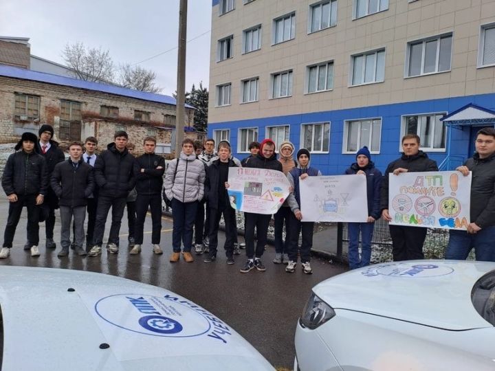 Автошкола Лениногорского Политехнического колледжа провела акцию в честь Всемирного дня памяти жертв ДТП