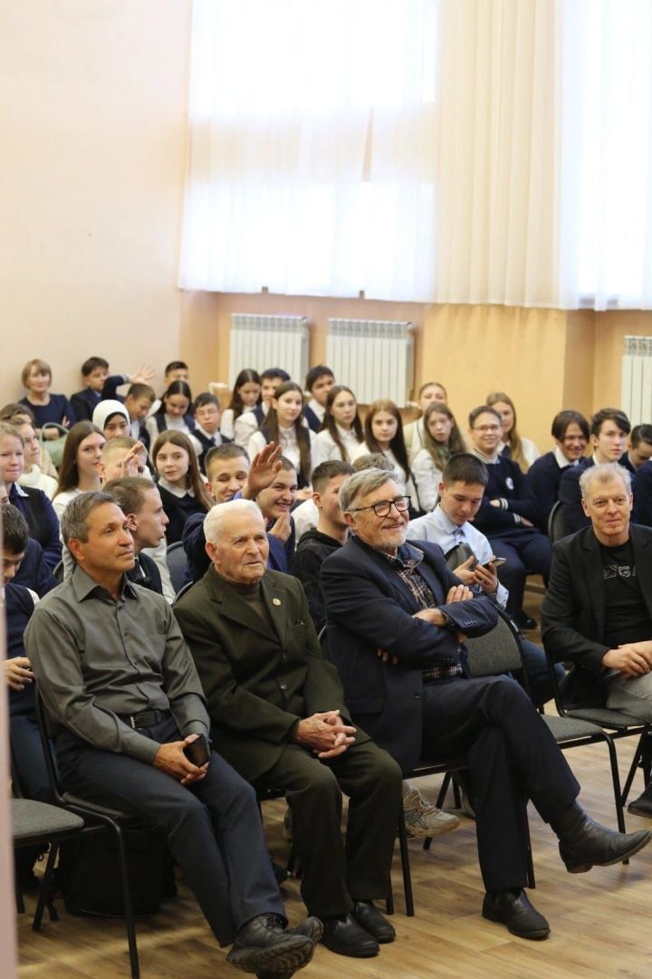 Преподаватели Лениногорского нефтяного техникума рассказали школьникам Елабуги о профессии нефтяника