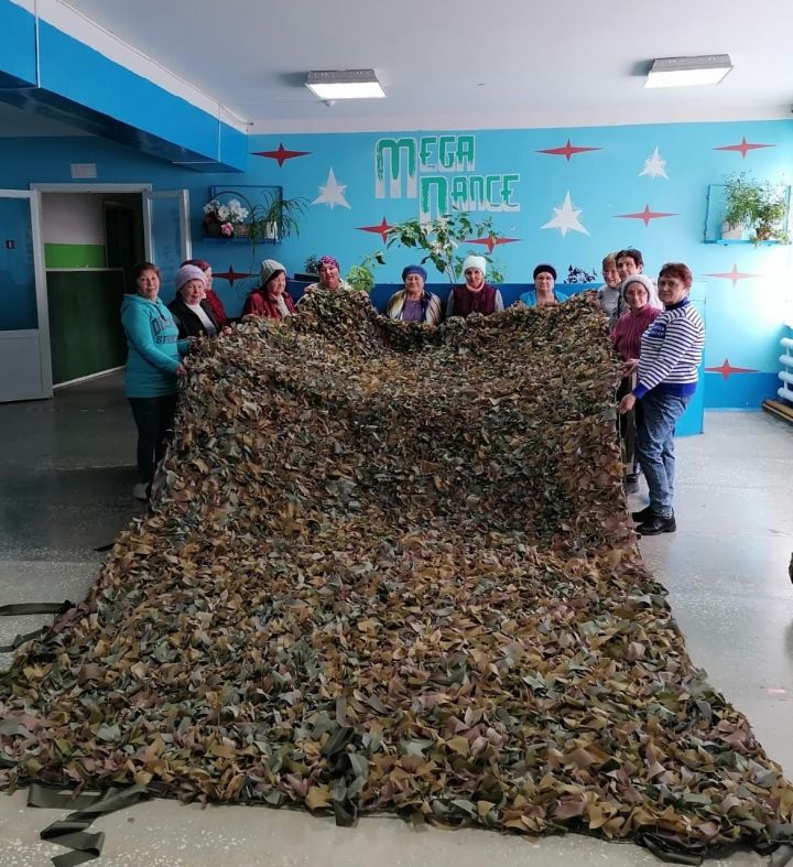 Мусульманки из сёл Лениногорского района сплели несколько маскировочных сетей для СВО