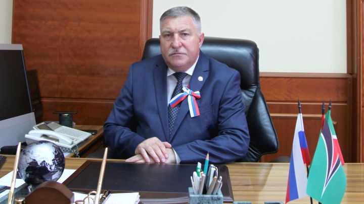 Глава Лениногорского района поздравил жителей с 30-летием со дня принятия Конституции России