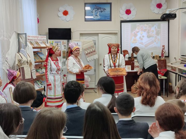 В Лениногорске прошёл познавательный час «Мордовский народ: культура, традиции и обычаи»