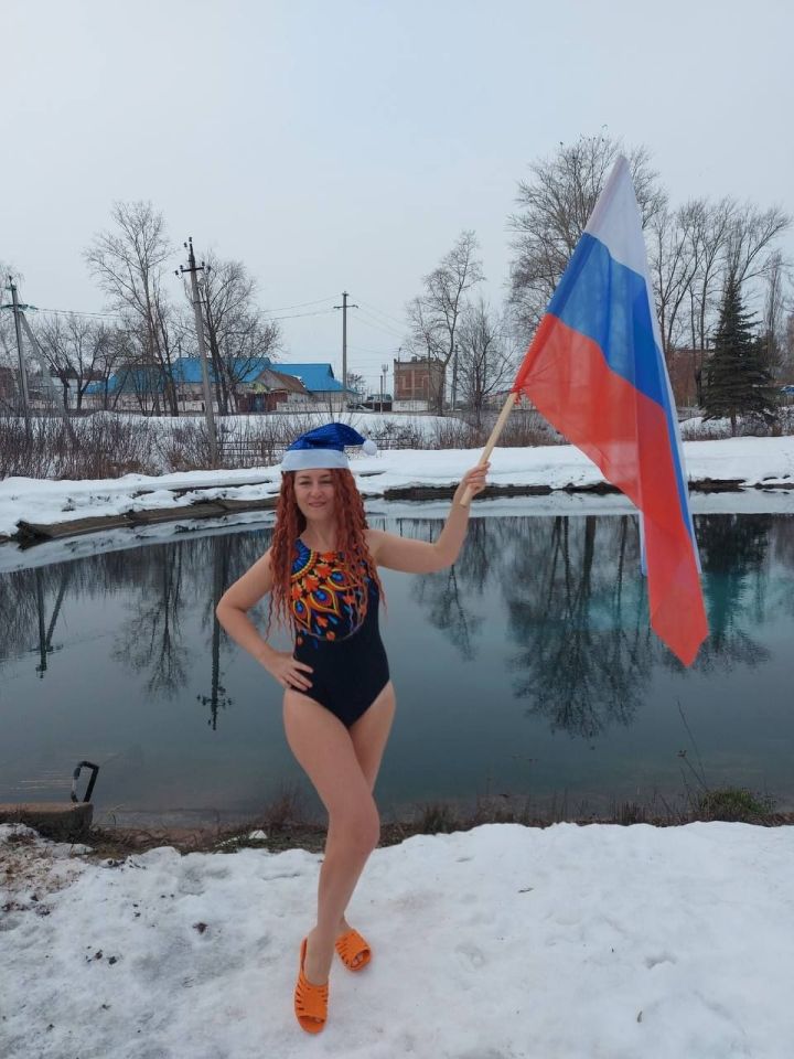 В Лениногорске любители зимнего плавания провели акцию «Закалённая Россия – Сильная страна»
