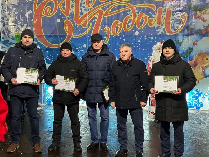 В Лениногорске состоялось торжественное открытие центральной новогодней елки