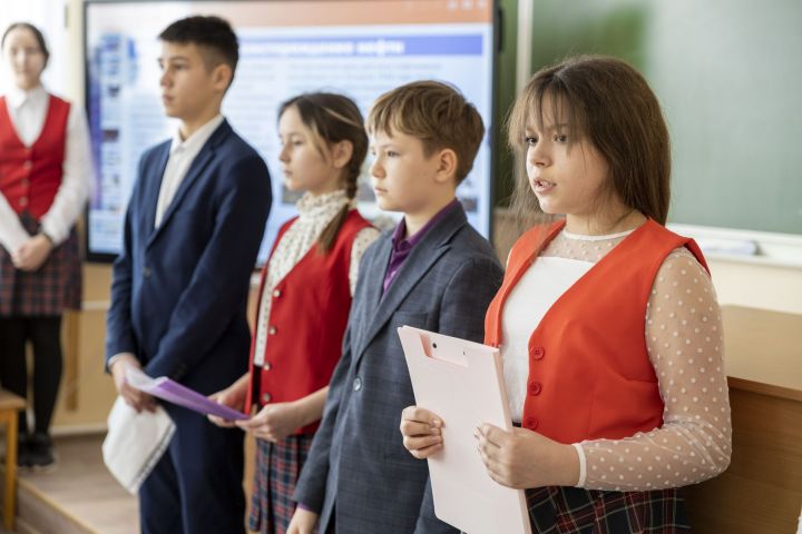 Ученики лицея № 12 Лениногорска темой проекта выбирают юбилей нефти Татарстана