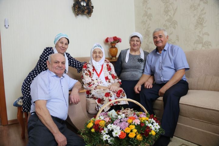 15 февраля ветеран труда Лениногорска отметила 90-летний юбилей