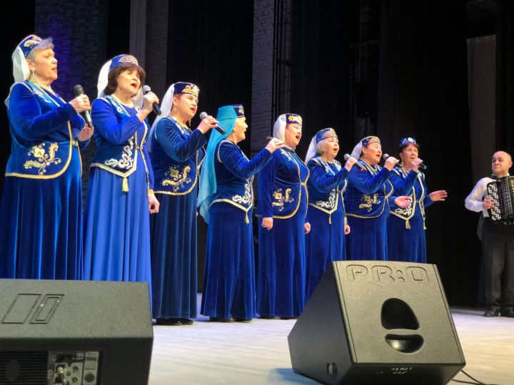 В Лениногорске артисты разных поколений исполнили песни о любви к Родине