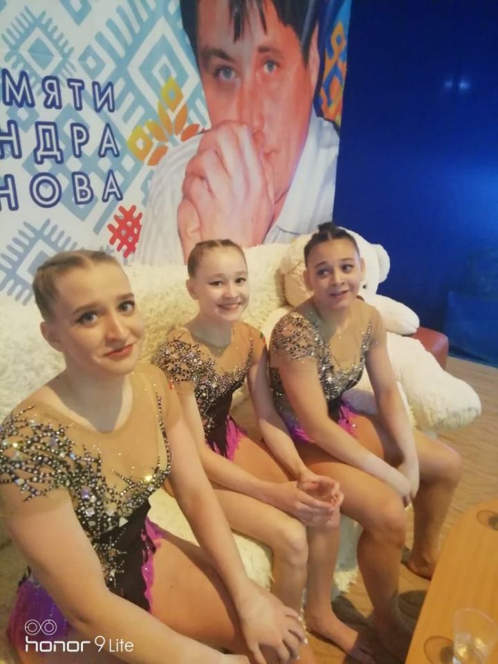 Спортивные акробатки Лениногорски завоевали на соревнованиях серебро