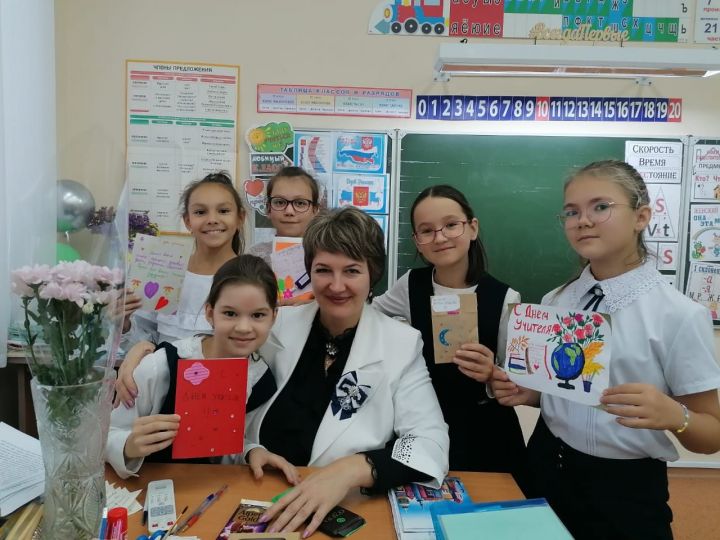 Преподаватель из Лениногорска Елена Есипова победила на муниципальном конкурсе «Воспитать человека»