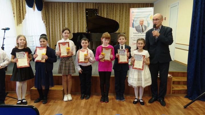 В Лениногорской музыкальной школе проходит конкурс-фестиваль имени Н.М.Кудашева «Гори,гори,моя звезда»