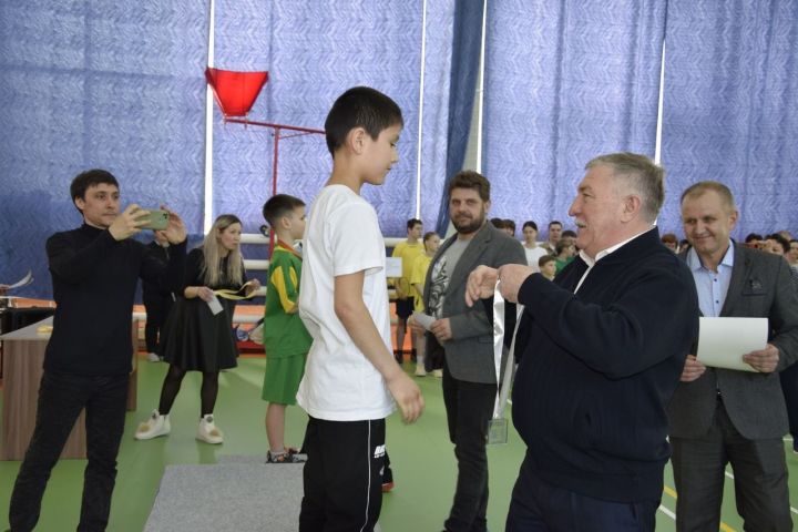 В Лениногорске прошли юбилейные соревнования по бадминтону на кубок Главы района