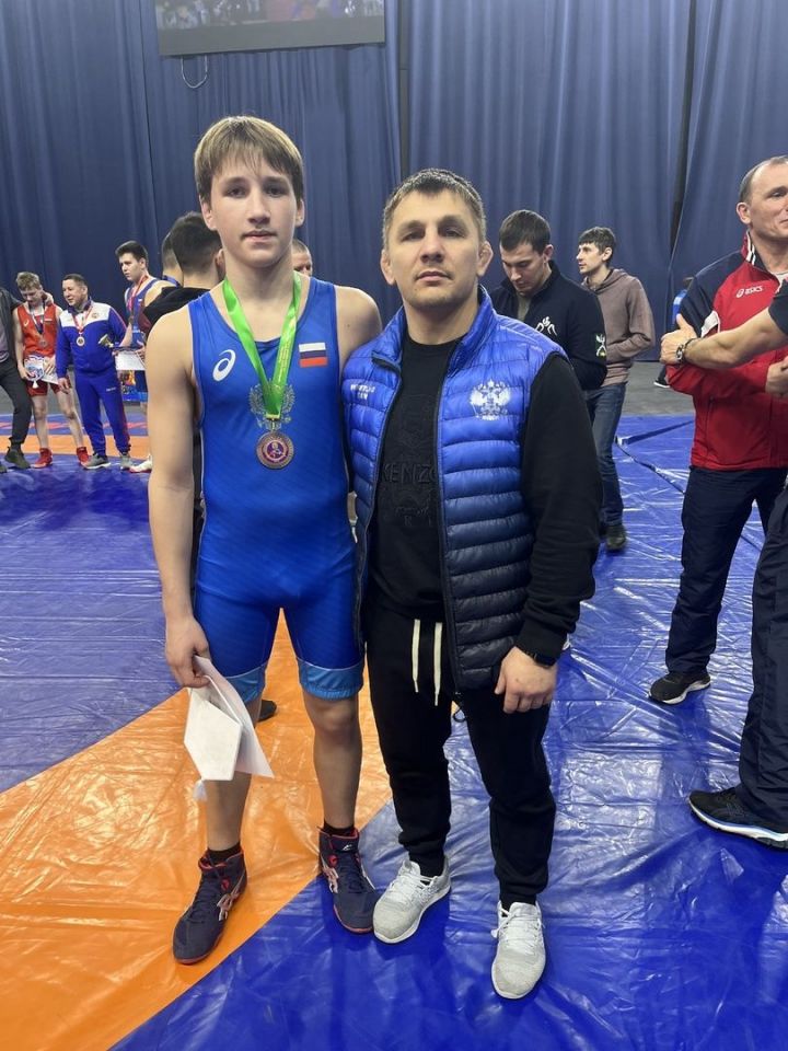 Борец из Лениногорска завоевал на первенстве ПФО по греко-римской борьбе среди юношей до 16 лет бронзовую медаль