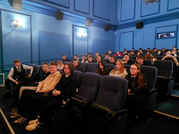 Студенты Лениногорского политехнического колледжа познакомились с фильмом «На солнце, вдоль рядов кукурузы»