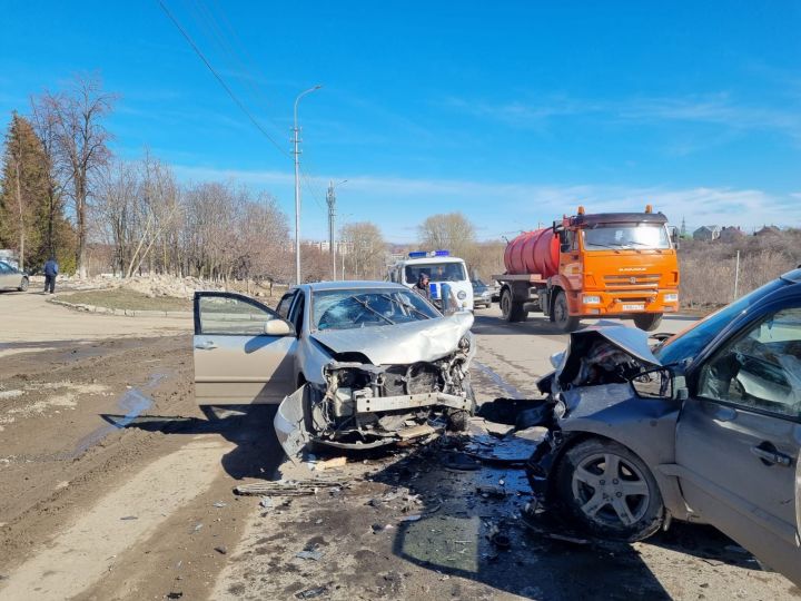 В Лениногорске произошла крупная авария с участием двух автомашин