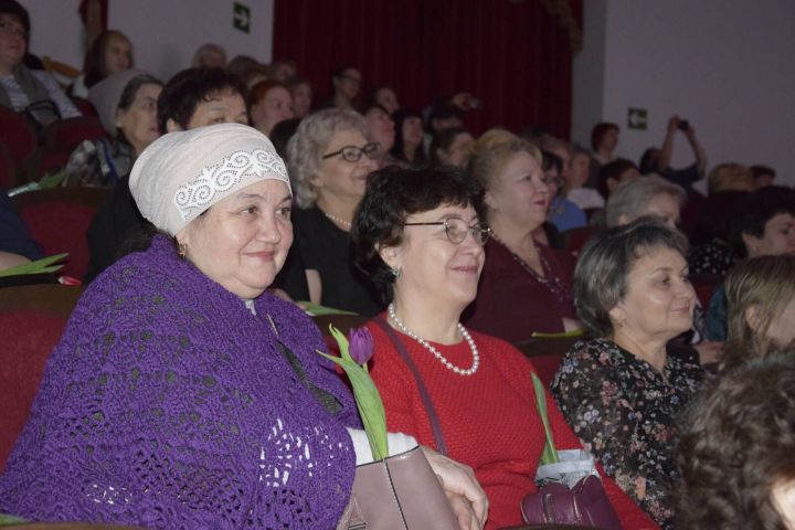 В преддверии празднования Международного женского дня 8 марта во Дворце культуры состоялся праздничный концерт