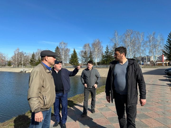 Глава Лениногорского района Рягат Хусаинов проверил ход уборки территорий после субботника